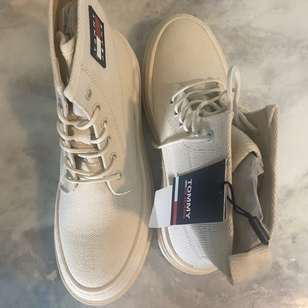 BRAND NEW: white Tommy boots. Bought from England. 100% organic cotton. - Picture 3 of 5